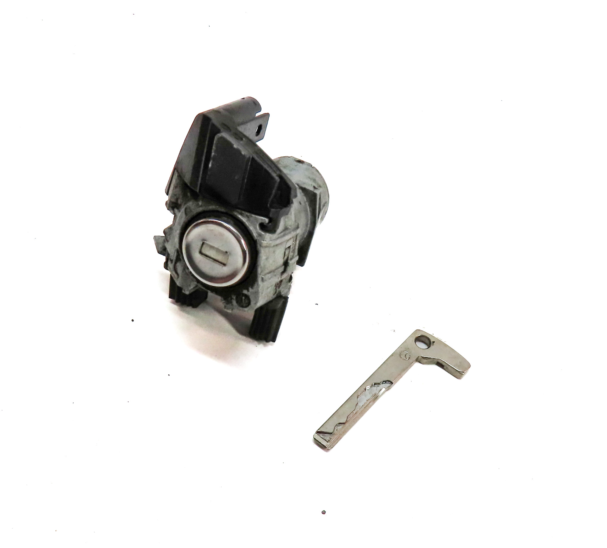 2013 MERCEDES GL450 (X166) FRONT LEFT DRIVER DOOR HANDLE LOCK CYLINDER w/ KEY — exact item pictured